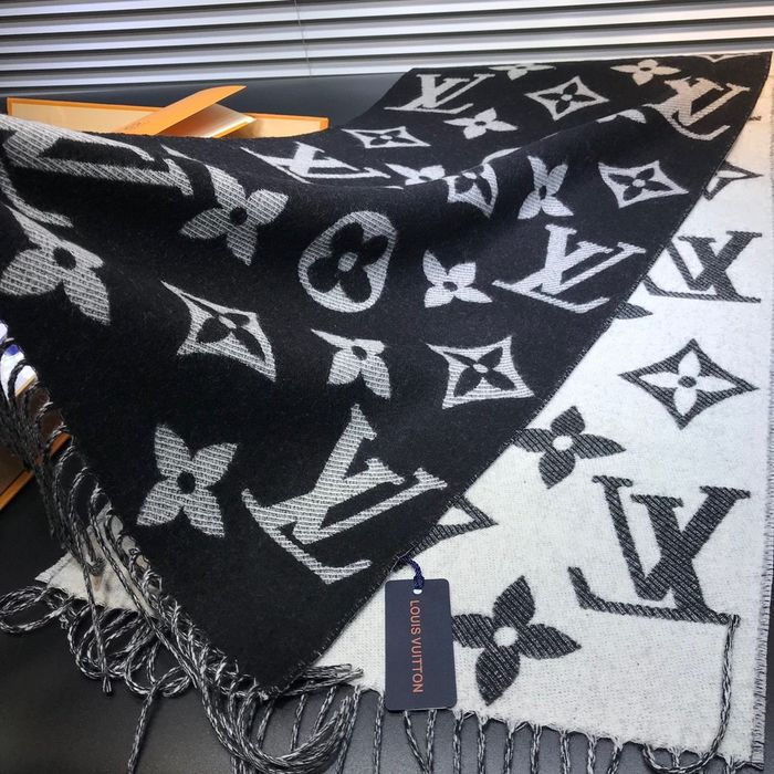 Louis Vuitton Scarf LV00027